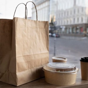 Bolsas de papel sin asas personalizadas frente a bolsas de comida para llevar personalizadas: descubra la mejor opción para su negocio